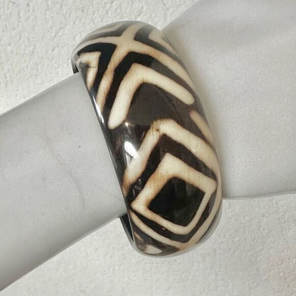 African resin brown and cream patterned  bangle bracelet - Picture 1 of 7